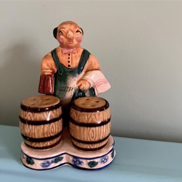 Vintage Bartender with Kegs Salt & Pepper 3 piece set Antique - Picture 7 of 9
